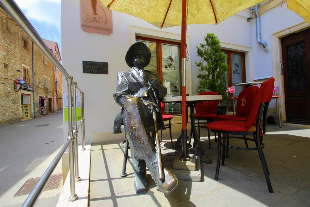 Top Center Rooms & Studio Pula Ngoại thất bức ảnh