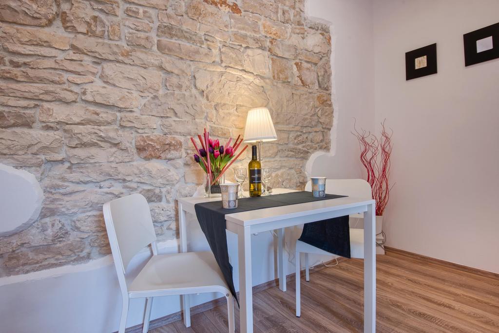 Top Center Rooms & Studio Pula Ngoại thất bức ảnh